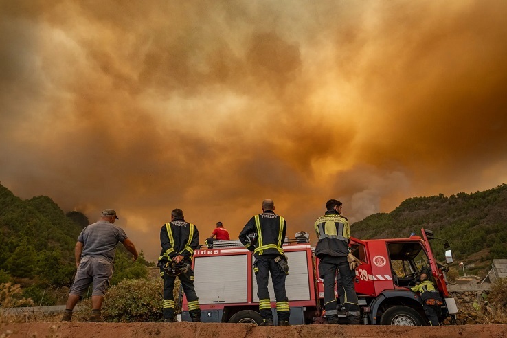 تخلیه هزاران نفر در پی آتشسوزی گسترده در تنریف اسپانیا تخلیه هزاران نفر در پی آتشسوزی گسترده در تنریف اسپانیا