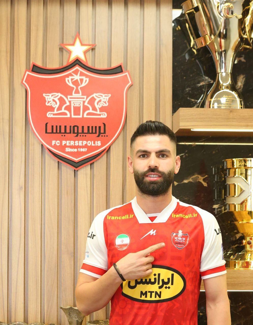 کاپیتان تیم فوتبال امید به پرسپولیس پیوست + عکس کاپیتان تیم فوتبال امید به پرسپولیس پیوست + عکس