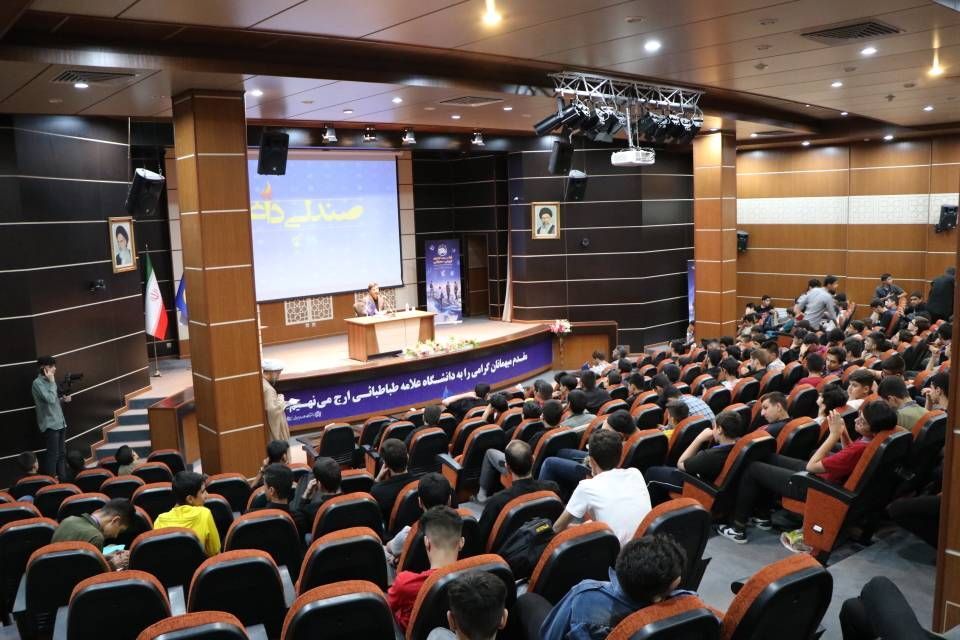 کلاس درس سخنگوی شورای نگهبان با اعضای انجمن اسلامی دانش‌آموزان