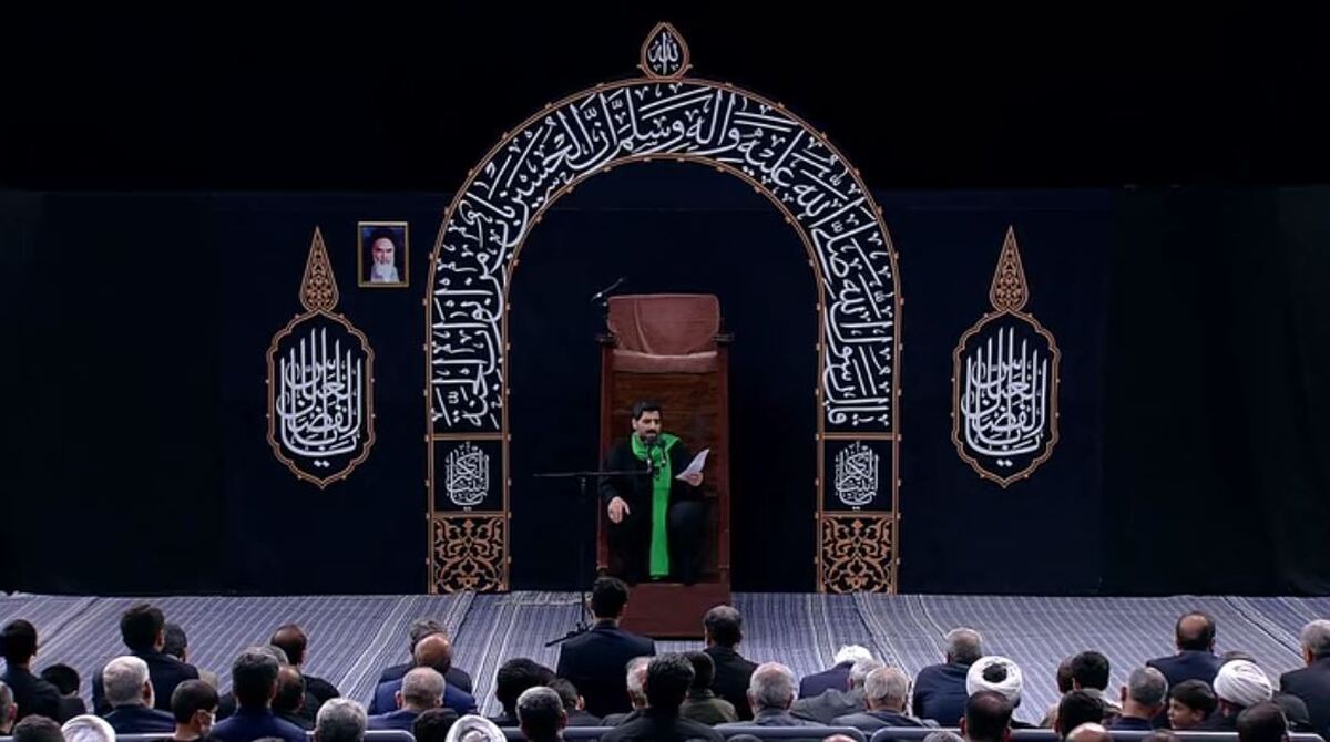 موسم عاشقی | لحظاتی از روضه حضرت علی‌اکبر(ع) در دومین شب عزاداری حضرت اباعبدالله الحسین(ع) در حسینیه امام خمینی(ره)