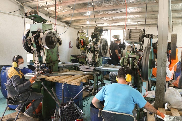 حمایت ۱۶۰ میلیارد ریالی اداره کل زندان‌های اردبیل از ۸۹ مددجو برای ایجاد شغل پس از آزادی آن‌ها طی امسال/ استفاده شرکت کنندگان دوره‌های اشتغالزایی زندان‌های اردبیل از تسهیلات ویژه برای ایجاد شغل در جامعه/ مدیرکل زندان‌های اردبیل: ۱۶۲ کارگاه اشتغال برای زندانیان استان اردبیل ایجاد شده است