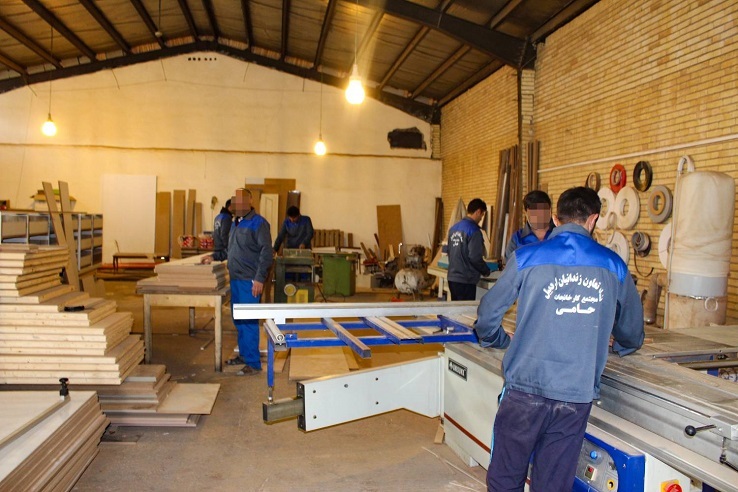 حمایت ۱۶۰ میلیارد ریالی اداره کل زندان‌های اردبیل از ۸۹ مددجو برای ایجاد شغل پس از آزادی آن‌ها طی امسال/ استفاده شرکت کنندگان دوره‌های اشتغالزایی زندان‌های اردبیل از تسهیلات ویژه برای ایجاد شغل در جامعه/ مدیرکل زندان‌های اردبیل: ۱۶۲ کارگاه اشتغال برای زندانیان استان اردبیل ایجاد شده است