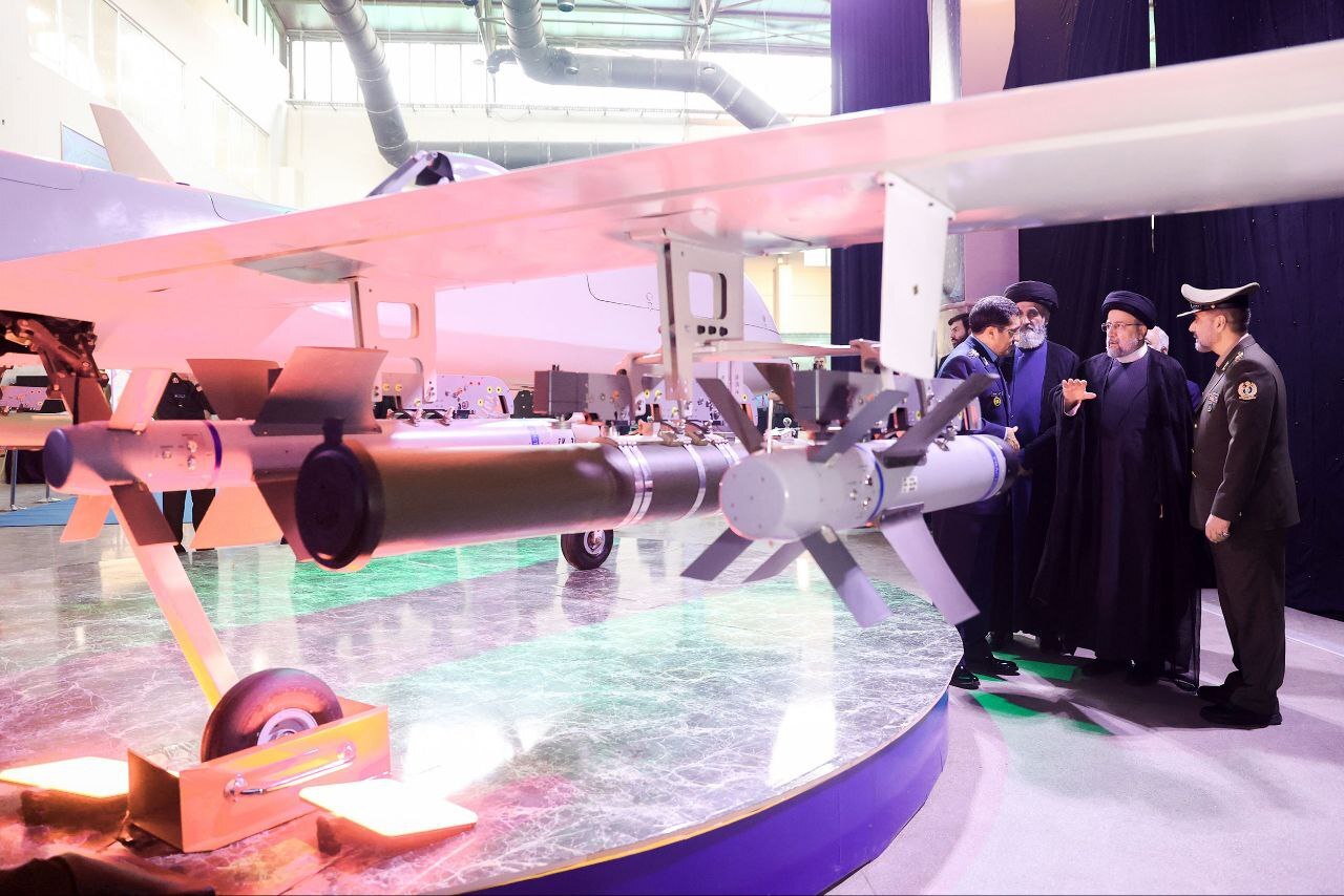 پهپاد «مهاجر ۱۰» رونمایی شد پهپاد «مهاجر ۱۰» رونمایی شد