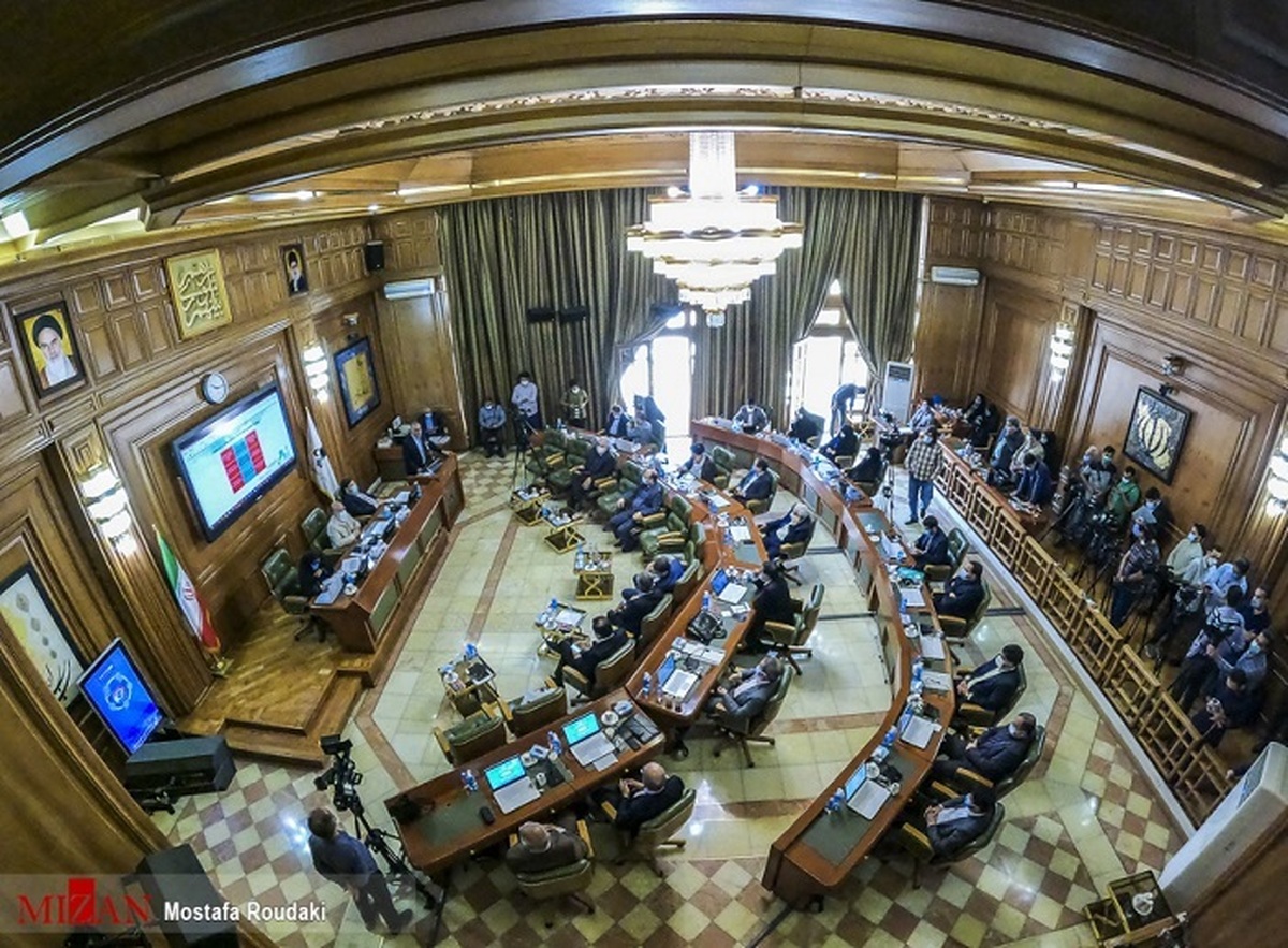 بررسی طرح اعمال تخفیف در واگذاری حق انتفاع فضا‌های نمایشگاهی آفتاب به تولیدکنندگان داخلی در صحن شورا