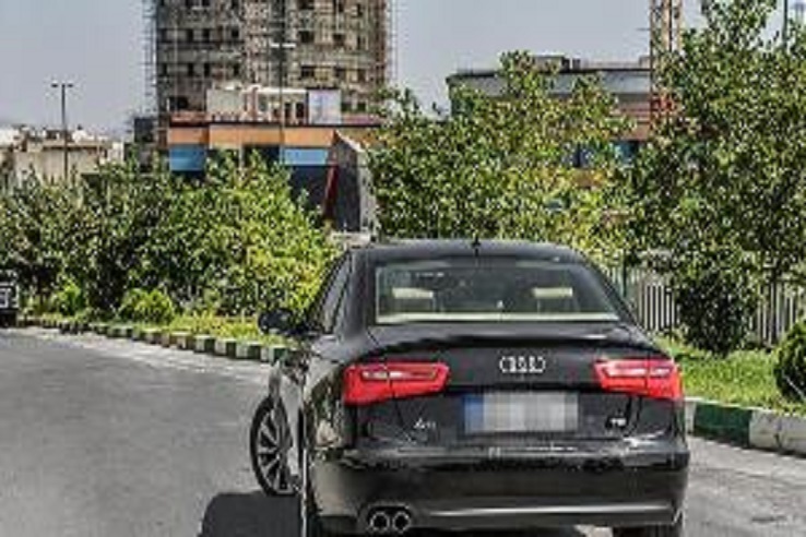 توقیف خودروی سواری آئودی قاچاق در شهرستان فردیس