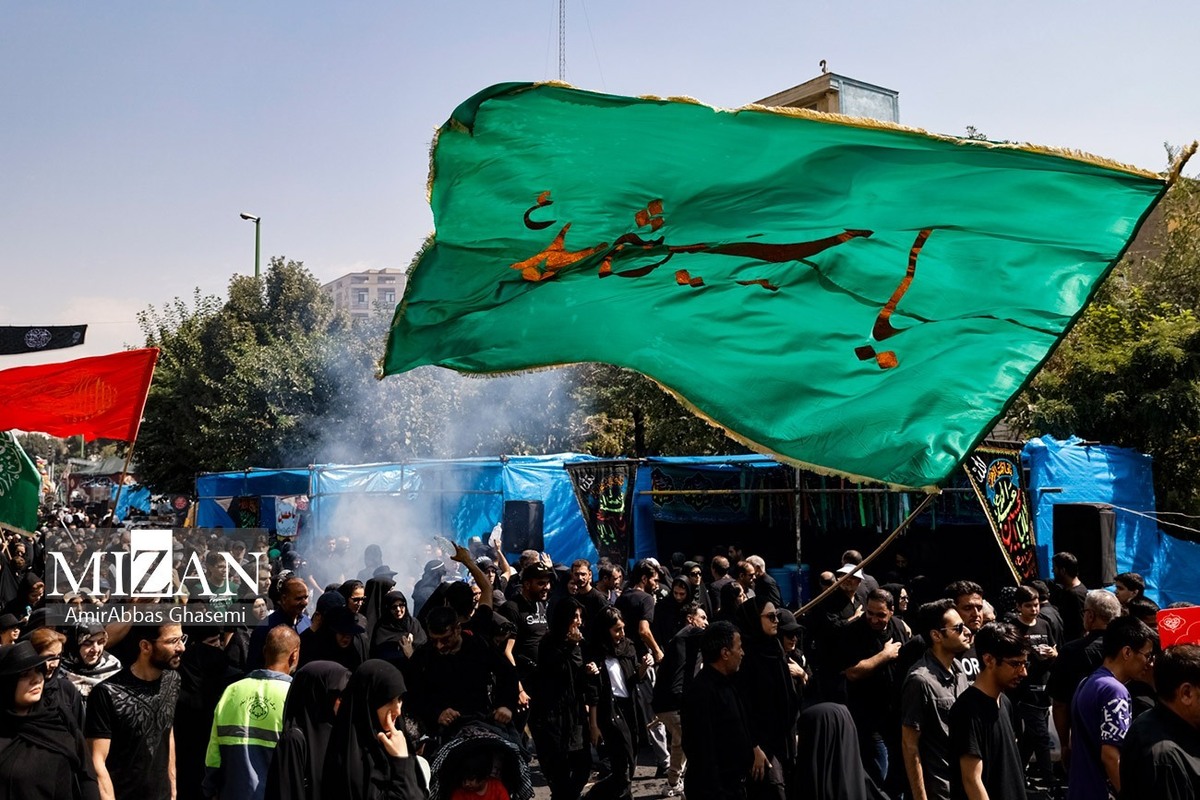 آیین پیاده‌روی جاماندگان اربعین در تهران/ نوای عاشقی در پایتخت طنین‌انداز شد
