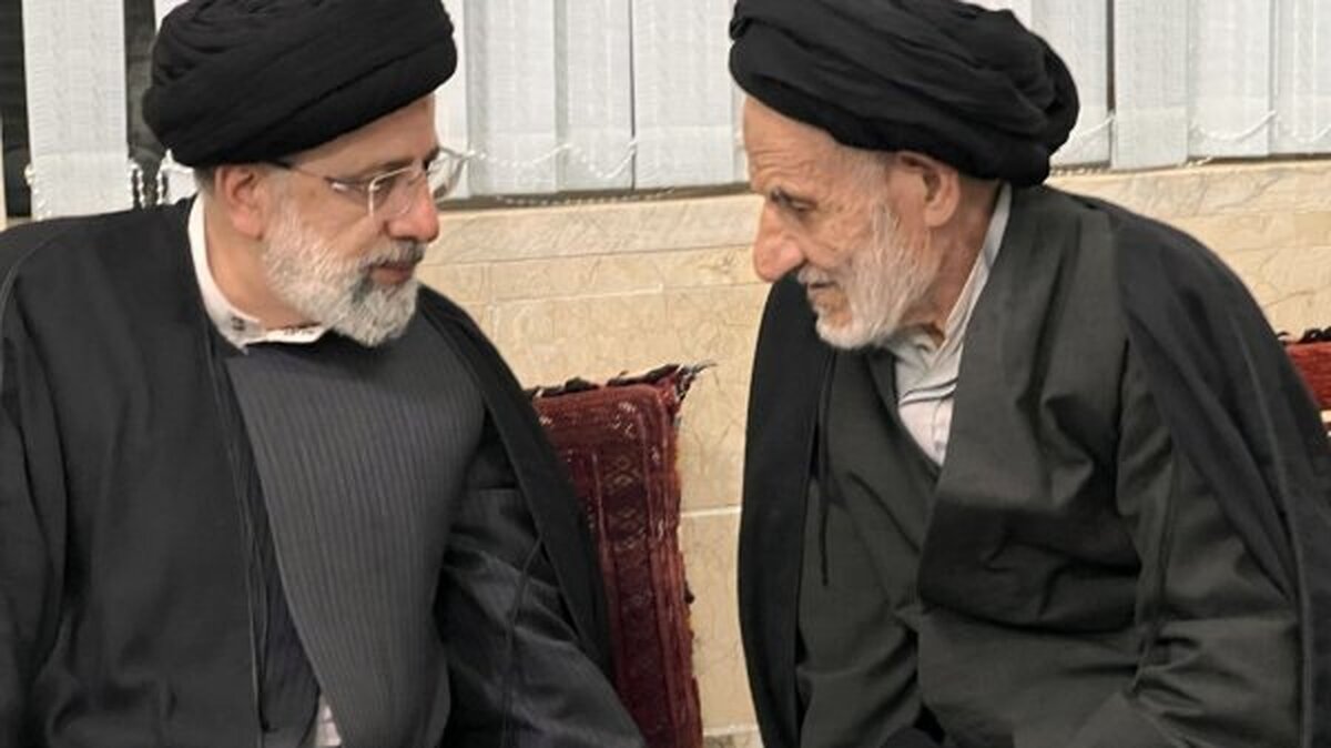 رئیس جمهور با حضور در منزل آیت‌الله عبادی درگذشت همسر وی را تسلیت گفت