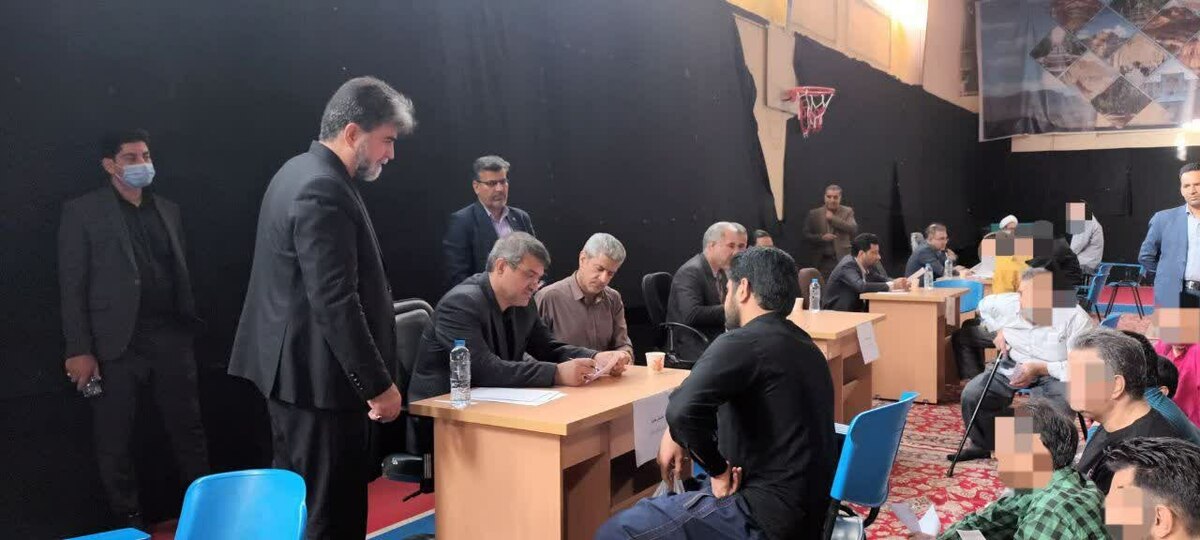 دادستان مرکز استان و معاونان دادسرای کرمان به مشکلات ٢٠٠ نفر از زندانیان رسیدگی کردند