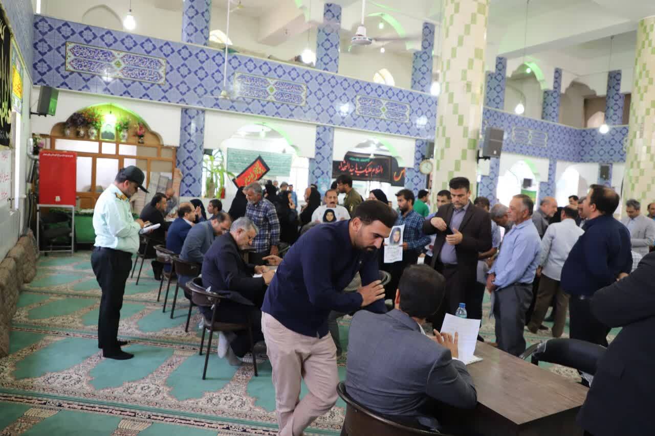 ملاقات مردمی رئیس کل دادگستری یزد و معاونین قضایی با ۲۲۰ نفر از مردم شهرستان میبد برگزار شد ملاقات مردمی رئیس کل دادگستری یزد و معاونین قضایی با ۲۲۰ نفر از مردم شهرستان میبد برگزار شد