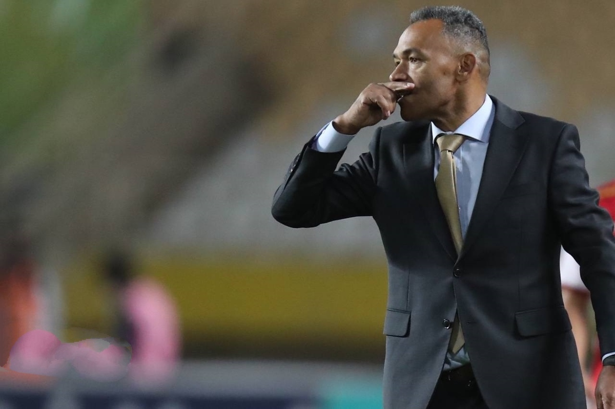 واکنش سرمربی سپاهان به شکایت استقلال و پرسپولیس و ترک اردوی تیم ملی توسط اسدی