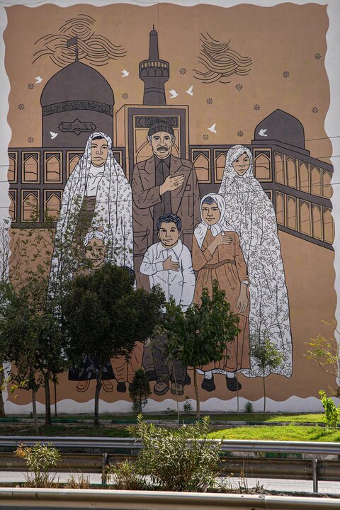 دیوارنگاره امام مهربانی با الهام از عکس نوستالژیک حرم امام رضا (ع) رونمایی شد