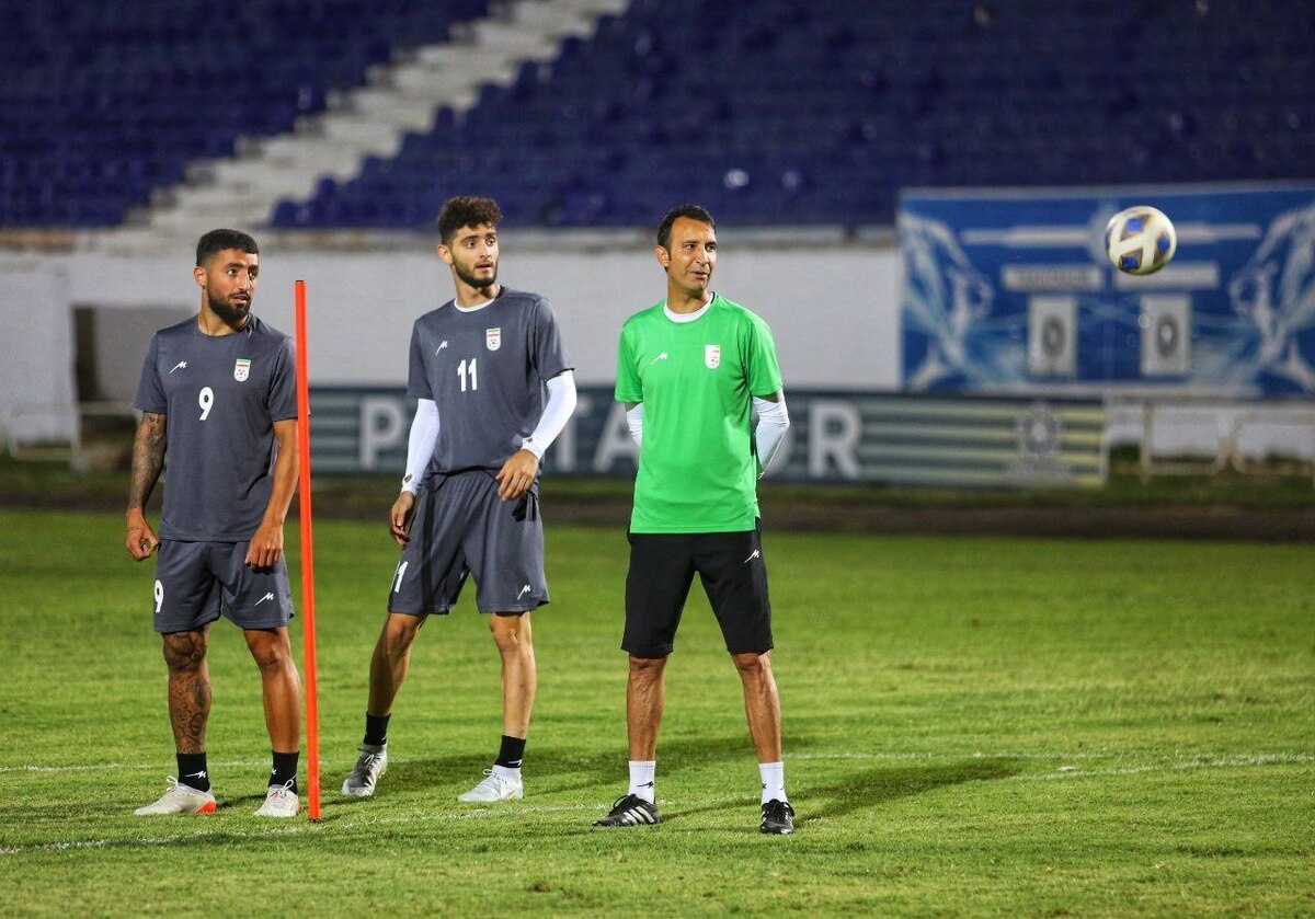 نخستین تمرین ملی‌پوشان فوتبال امید در هوای بارانی هانگژو