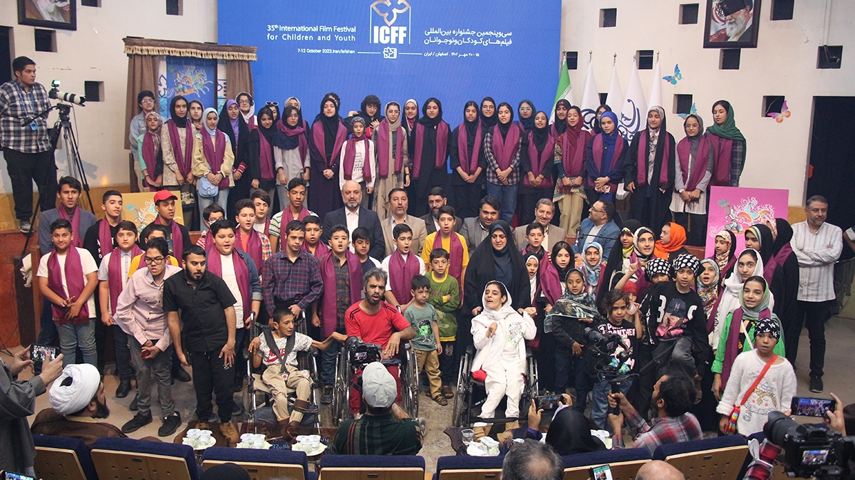آیین رونمایی از پوستر سی و پنجمین جشنواره فیلم کودک برگزار شد آیین رونمایی از پوستر سی و پنجمین جشنواره فیلم کودک برگزار شد