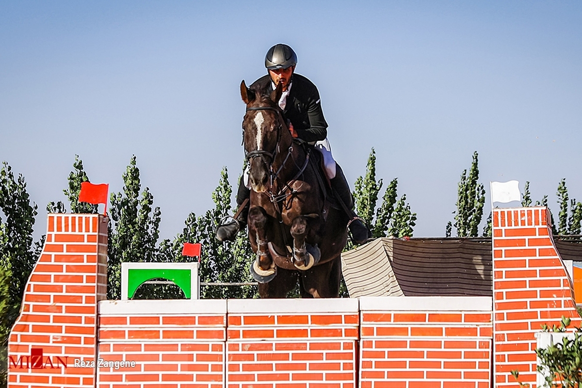 برگزاری مسابقات جایزه بزرگ اسبدوانی به مناسبت هفته دفاع مقدس+عکس
