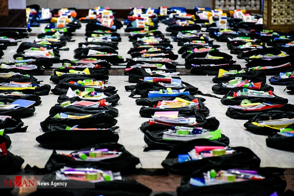 ۶۰۰ بسته لوازم‌التحریر به فرزندان دانش‌آموز مددجویان زندان بهبهان اهدا شد
