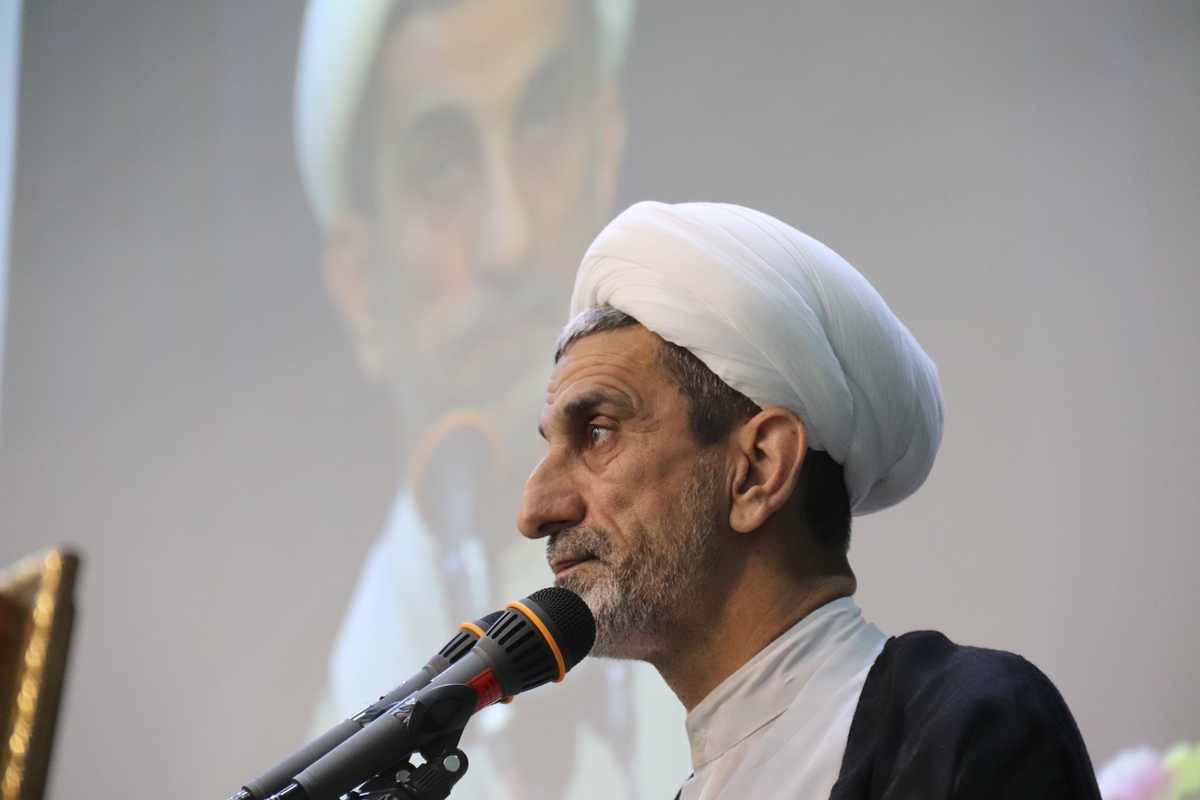 رییس کل دادگستری اصفهان: چراغ راه دفاع از ارزشهای انقلاب اسلامی حرکت در مسیر نورانی شهداست رییس کل دادگستری اصفهان: چراغ راه دفاع از ارزشهای انقلاب اسلامی حرکت در مسیر نورانی شهداست