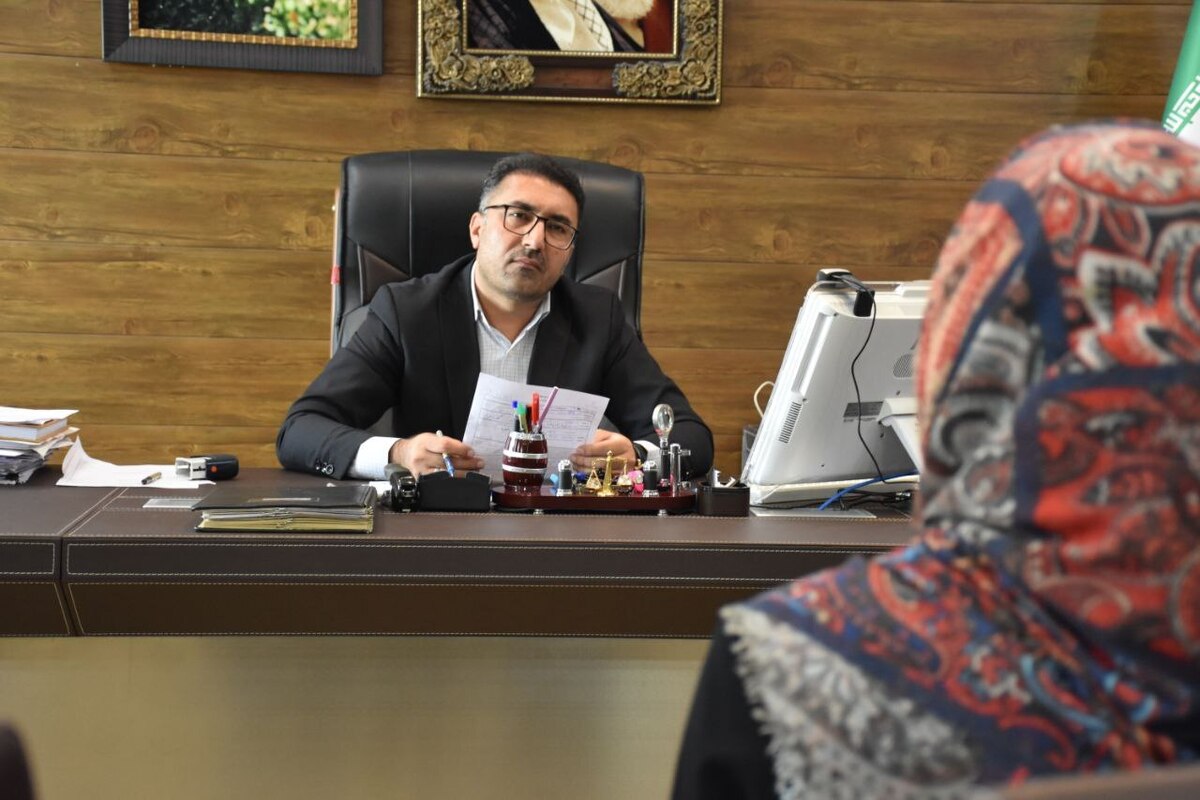 پاسخگویی به مطالبات ۱۱۵ نفر از مردم با تشکیل میز خدمت مسئولان قضایی در دادگستری هرمزگان پاسخگویی به مطالبات ۱۱۵ نفر از مردم با تشکیل میز خدمت مسئولان قضایی در دادگستری هرمزگان