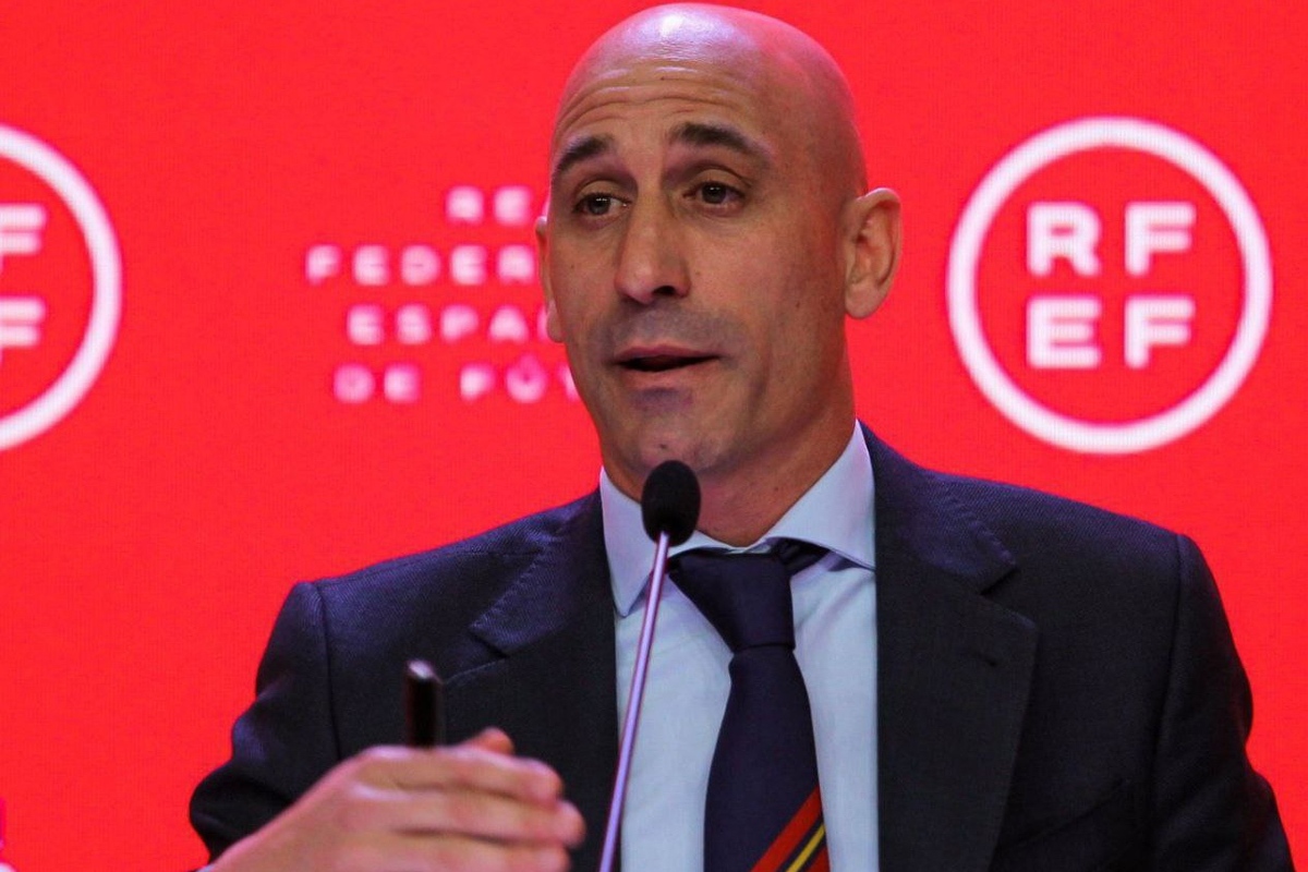 رئیس فدراسیون فوتبال اسپانیا تعلیق شد
