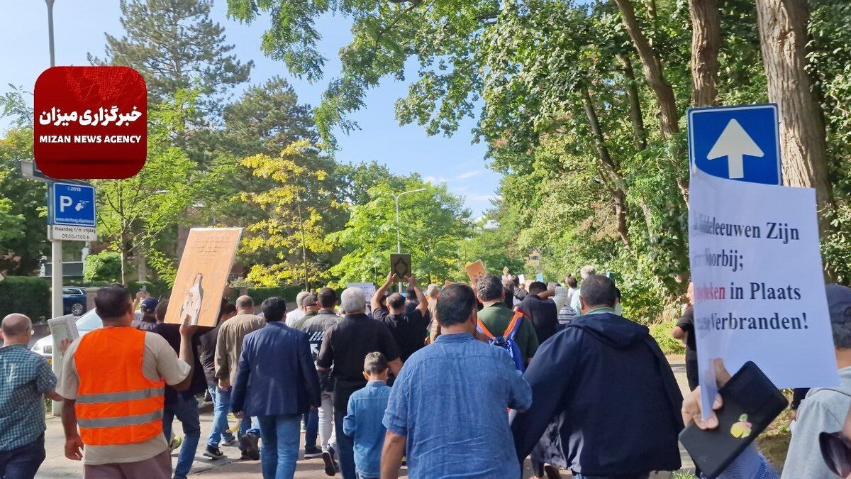 تجمع در برابر سفارت سوئد در هلند در اعتراض به هتک‌حرمت قرآن کریم
