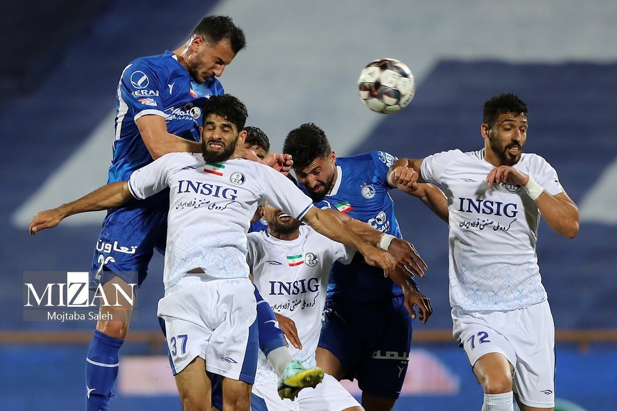 پیروانی: روی یک غفلت از استقلال گل خوردیم/ چمن زمین بلند و پر از چاله‌ بود