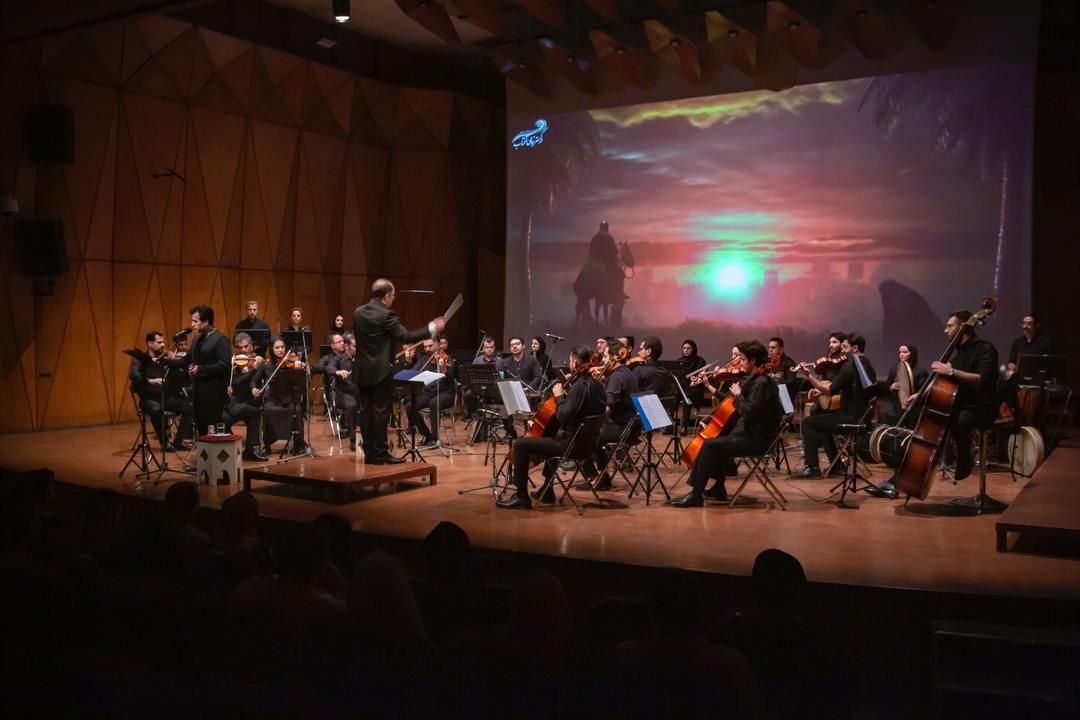 نوای آفتاب به روی صحنه رفت نوای آفتاب به روی صحنه رفت