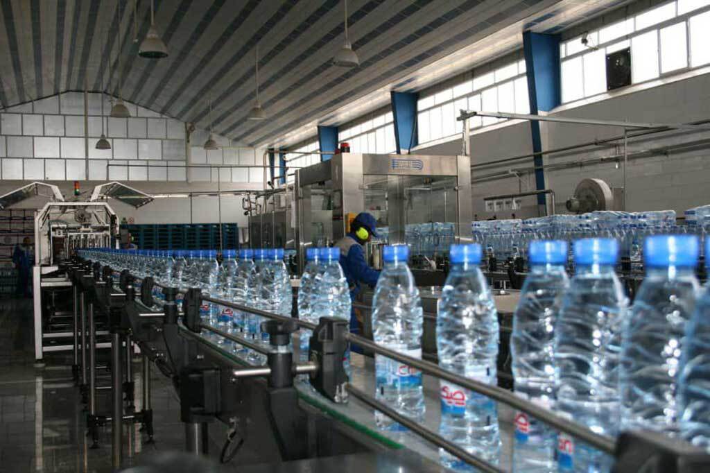 اذعان تولیدکنندگان به حمایت و کارگشایی دستگاه قضا برای تولید/ با همت دادگستری استان فارس جلوگیری از رکود و بیکاری بیش از ۳ هزار و ۷۰۰ نیروی کار فعال و کمک به رفع مشکل حیاتی کارخانه «آب معدنی سپدان» ممکن شد/// اتونشر شنبه