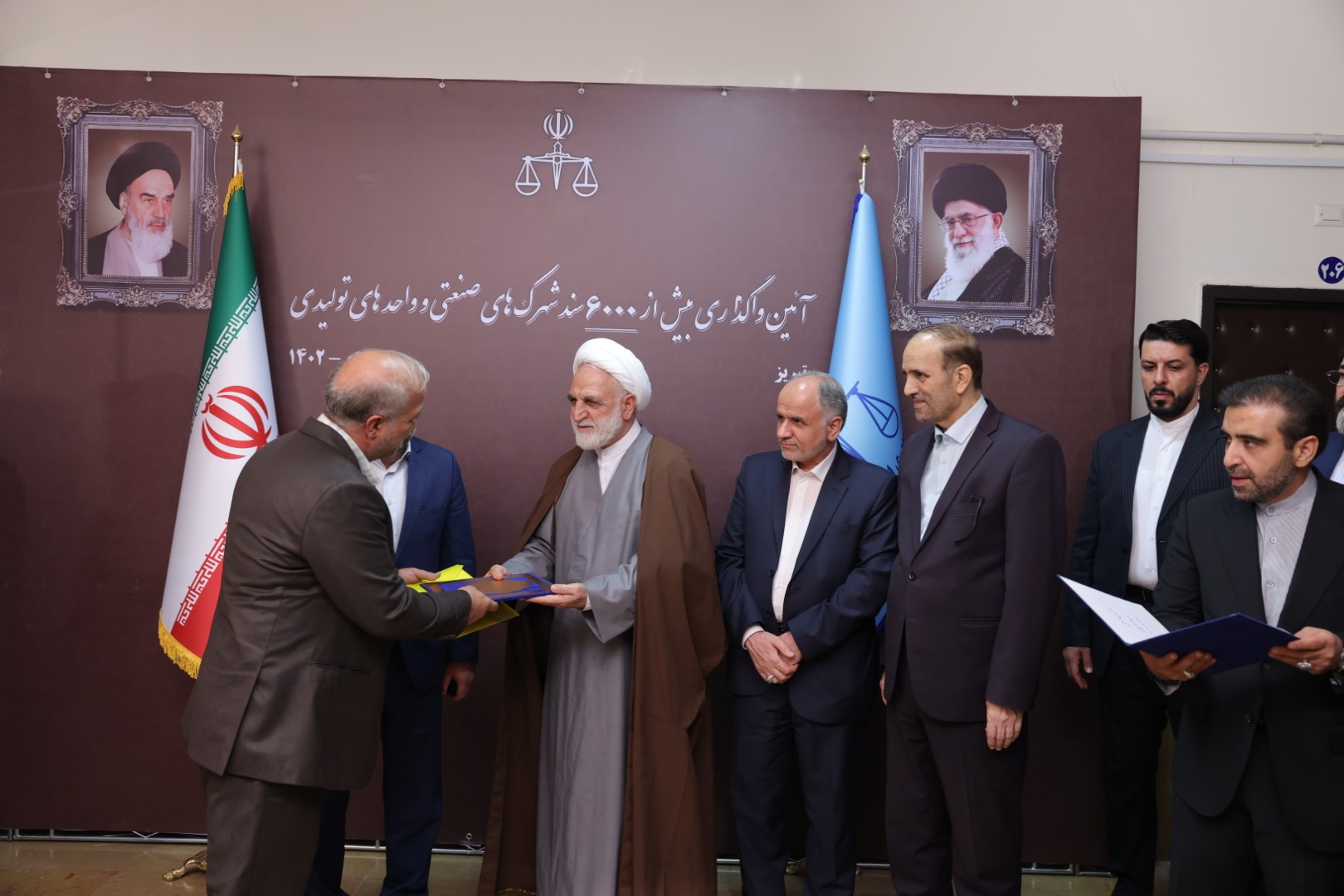 رئیس قوه قضاییه در جمع دانشجویان دانشگاه تبریز: قصد ما اصلاح رویه‌ها و انسداد بستر‌های فسادزا است/ در بحث تخلفات و جرایم بانکی ابتدا به سراغ بانک‌ها رفته‌ایم