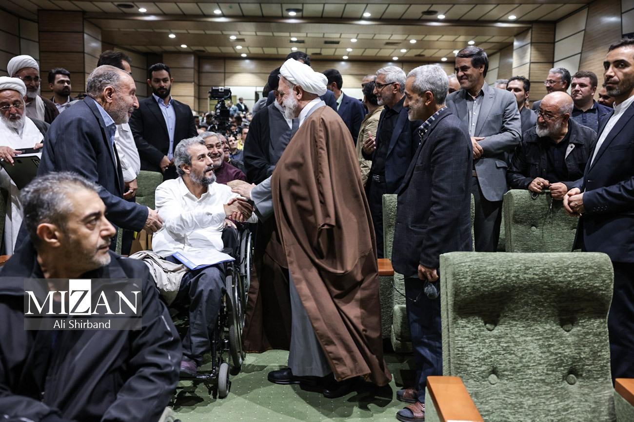 آیین واگذاری بیش از ۶ هزار سند شهرک‌های صنعتی و واحد‌های تولیدی استان آذربایجان شرقی برگزار شد/ رئیس قوه قضاییه در جمع دانشجویان دانشگاه تبریز: در بحث تخلفات و جرایم بانکی ابتدا به سراغ بانک‌ها رفته‌ایم