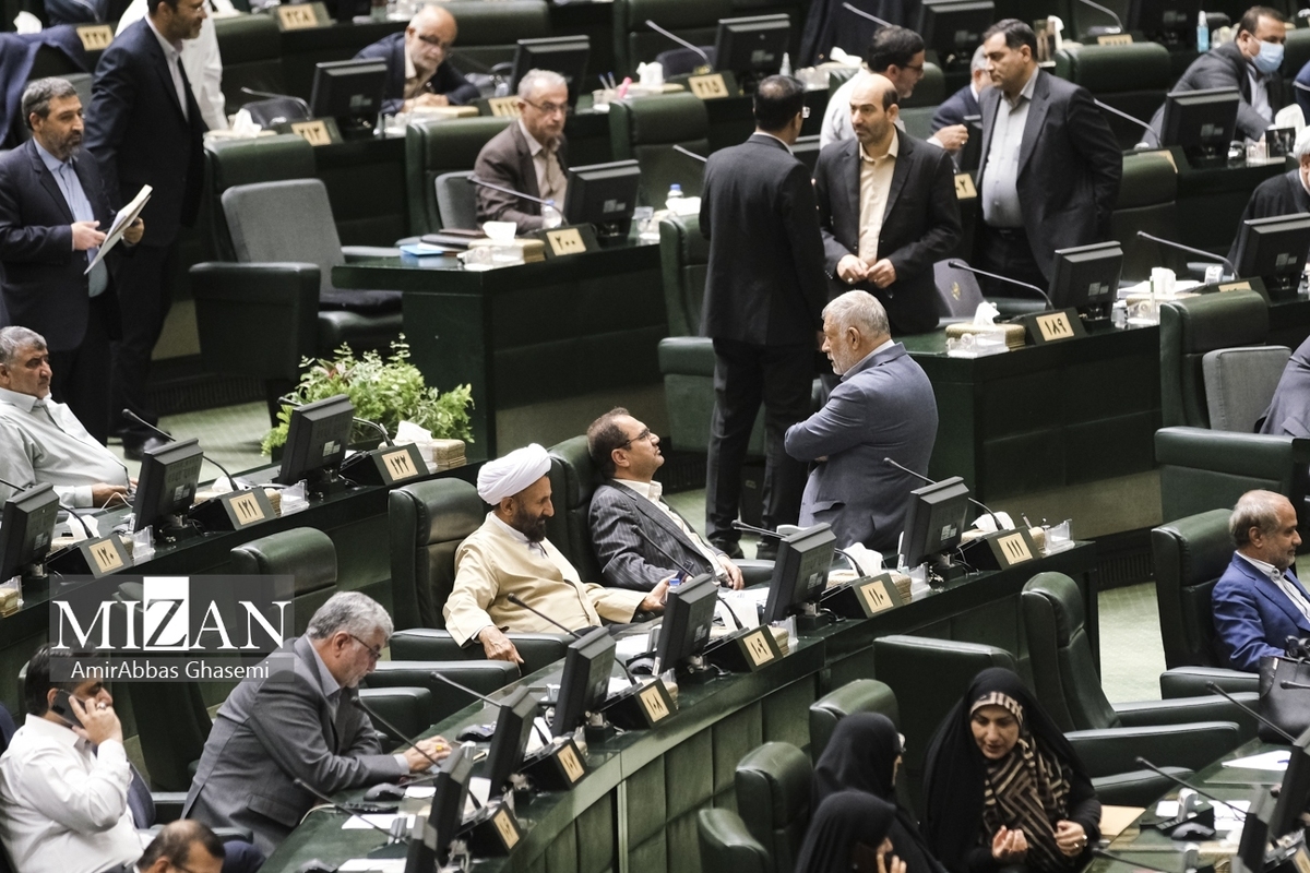 مجوز مجلس به وزارت نفت برای عقد قرارداد مشارکت در تولید میادین مشترک با همسایگان