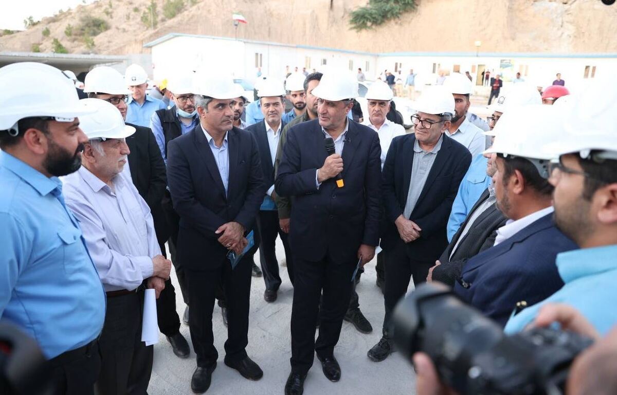 بازدید رئیس سازمان انرژی اتمی از پروژه آب شیرین‌کن بوشهر