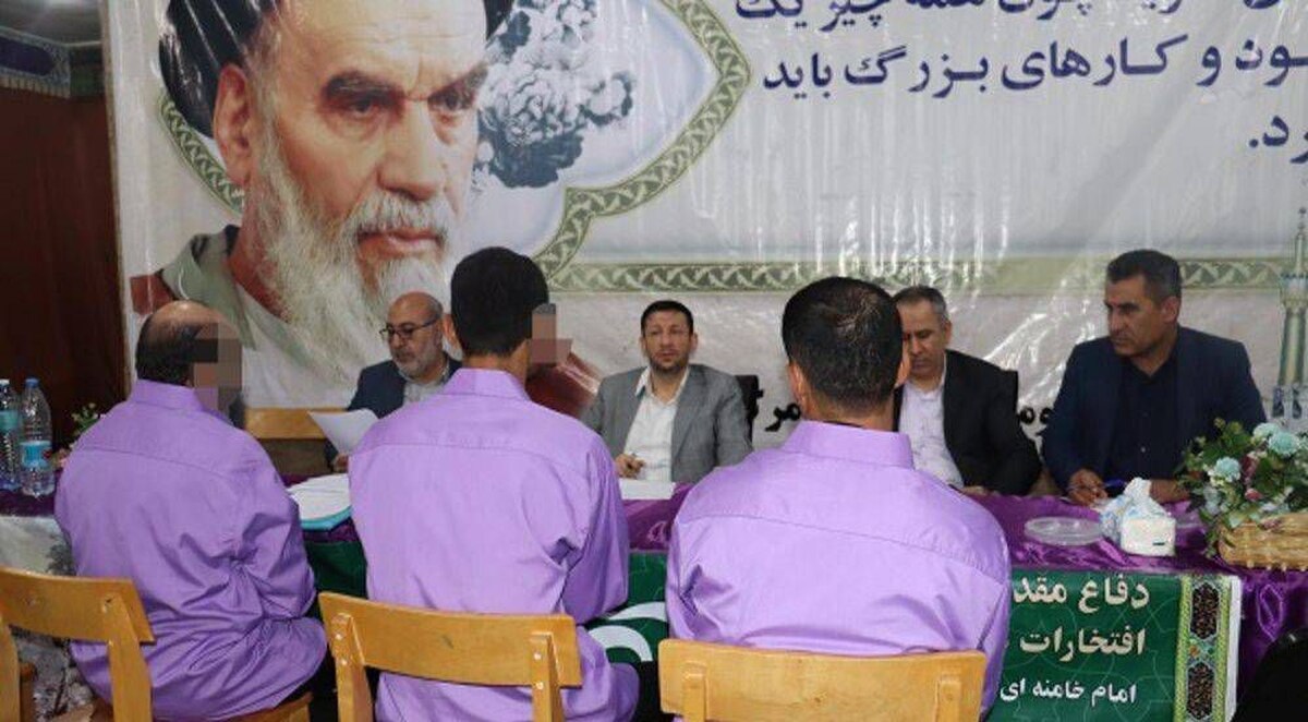 اعطای مرخصی به ۱۲۰ نفر از زندانیان استان بوشهر به مناسبت هفته دفاع مقدس اعطای مرخصی به ۱۲۰ نفر از زندانیان استان بوشهر به مناسبت هفته دفاع مقدس