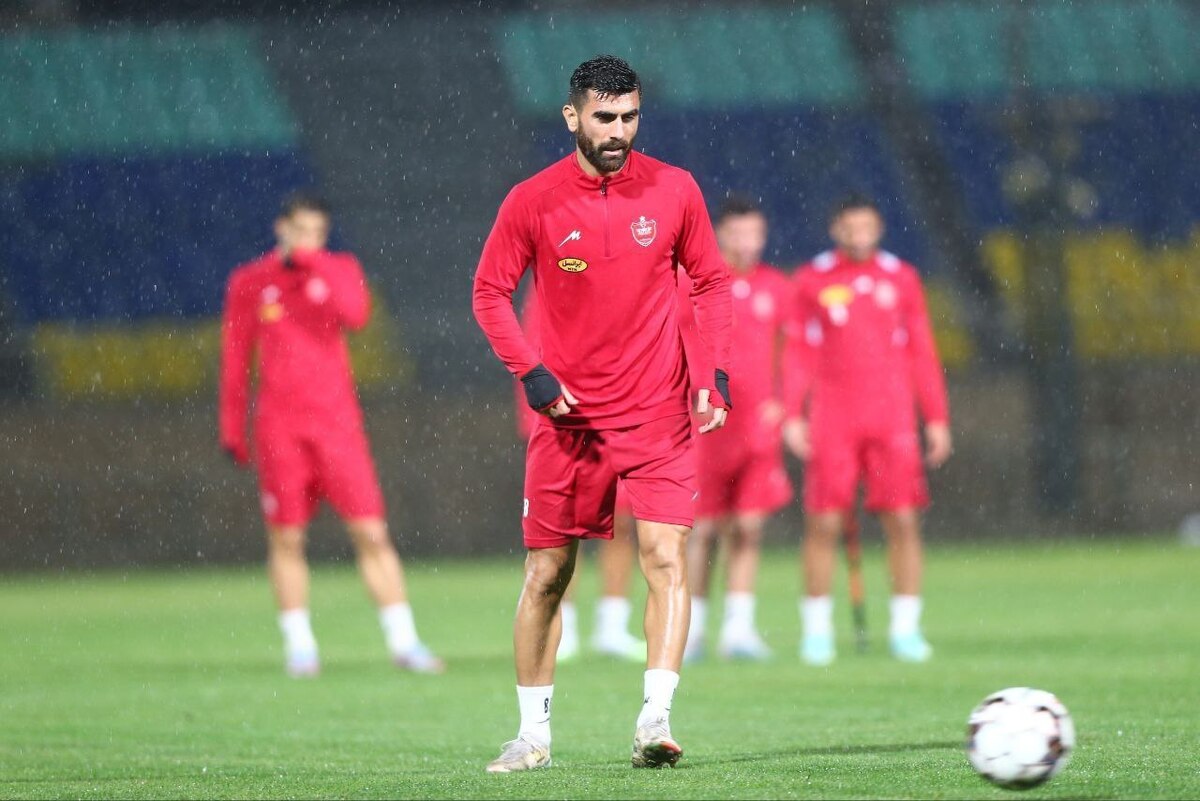 تمرین دوشنبه سرخپوشان در هوای سرد و بارانی تهران