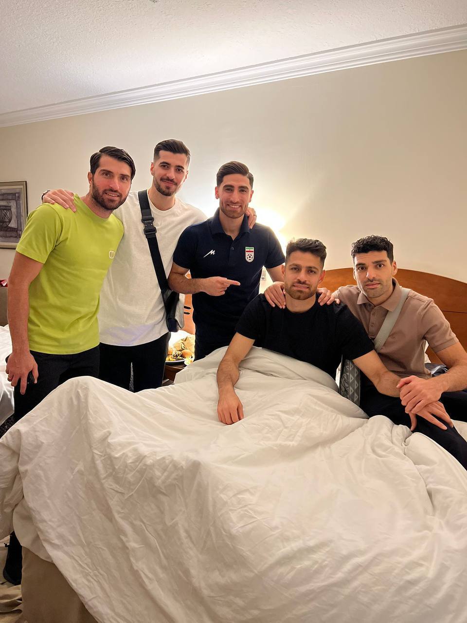 آرزوی سلامتی کادرفنی و بازیکنان تیم ملی برای پورعلی‌گنجی + عکس