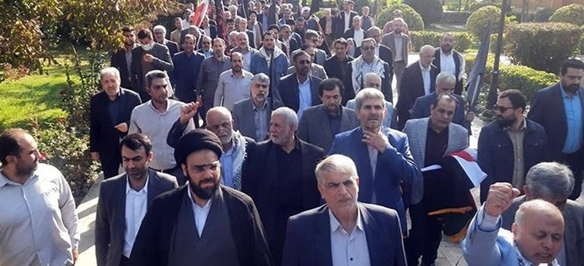 طنین شعار   فلسطین پیروز است، اسرائیل نابود است  در خیابان‌های بهارستان