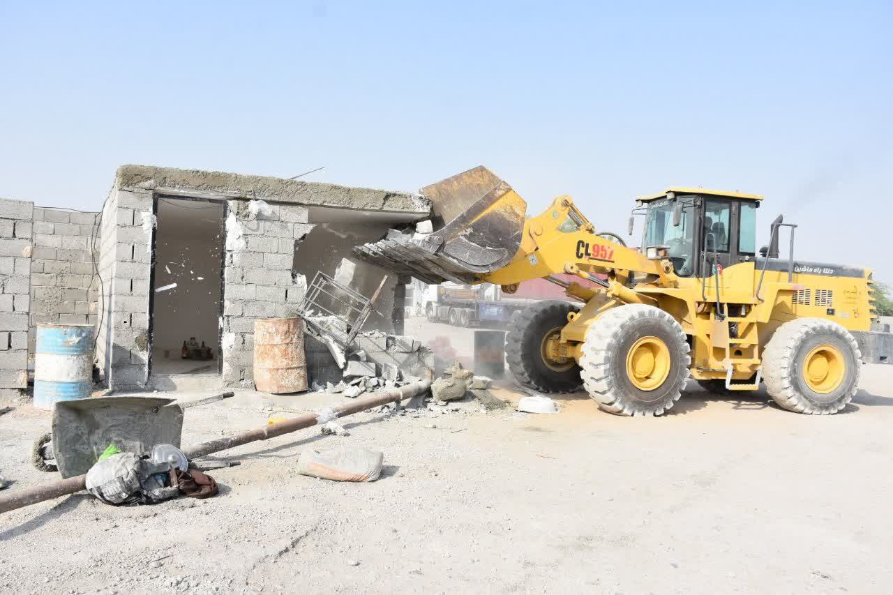 باراندازهای سوخت قاچاق در بندرعباس شناسایی و تخریب شد باراندازهای سوخت قاچاق در بندرعباس شناسایی و تخریب شد