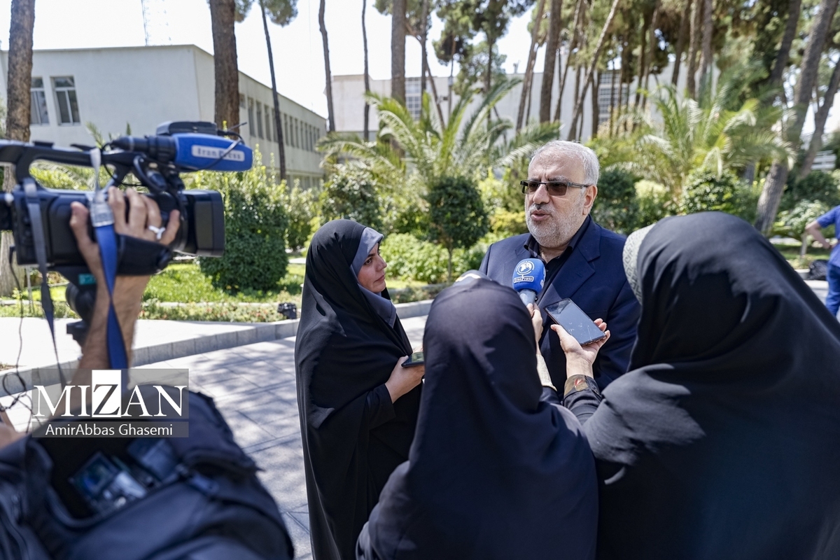 وزیر نفت: برای اتصال کارت بانکی به کارت سوخت در حال مطالعه هستیم