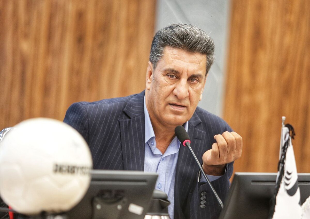 افشاریان: به داوران پراشتباه استراحت می‌دهیم/ سازمان لیگ باید سیستم رادیویی را می‌خرید