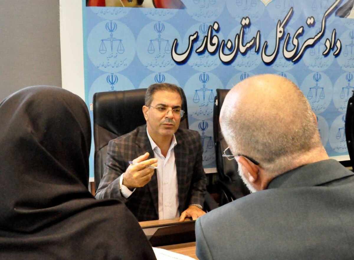 رئیس کل محاکم شیراز به مشکلات قضایی ۵۶ نفر رسیدگی کرد
