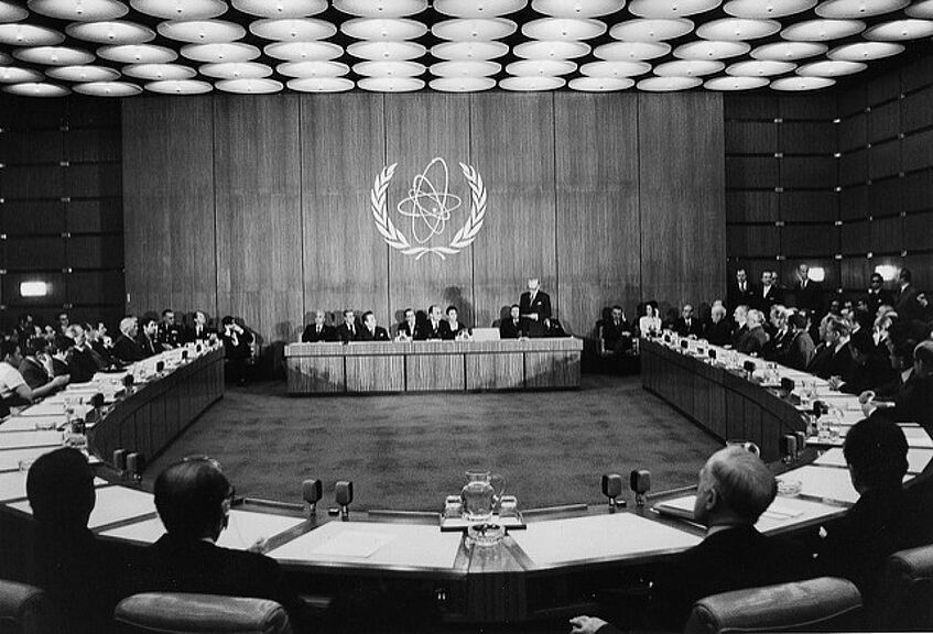 جزئیاتی از آژانس بینالمللی انرژی اتمی و تاریخچه آن جزئیاتی از آژانس بینالمللی انرژی اتمی و تاریخچه آن