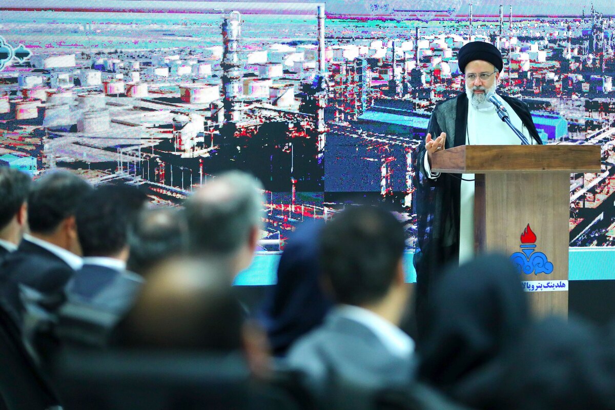 تاکید آیت&zwnj;الله رئیسی بر توجه به کیفیت در تولید بنزین و گازوئیل