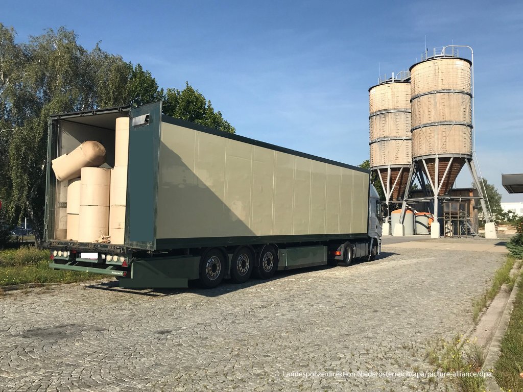 هیپوترمی، خفگی یا تصادف؛ نتیجه تردد کامیون‌های مرگ در سراسر اروپا