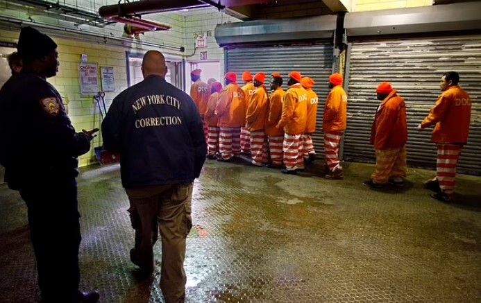 برنامه‌ریزی برای ساخت بزرگ‌ترین زندان تاریخ آمریکا؛ سیطره کلان زندان‌ها بر سیستم قضایی