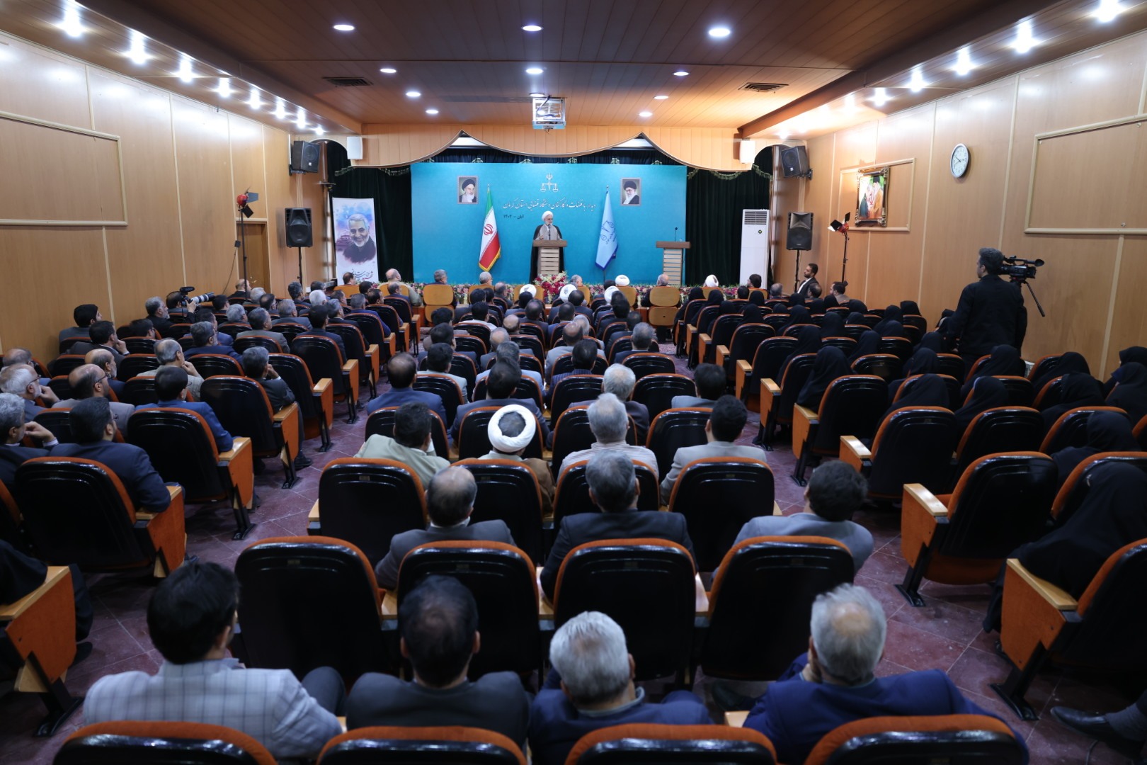 دستور رئیس قوه قضاییه به رئیس کل دادگستری استان کرمان برای برآورد کمبودهای حوزهها و بخشهای قضایی این استان/ تشریح اهداف سفر به استان کرمان از سوی حجتالاسلام والمسلمین محسنی اژهای دستور رئیس قوه قضاییه به رئیس کل دادگستری استان کرمان برای برآورد کمبودهای حوزهها و بخشهای قضایی این استان/ تشریح اهداف سفر به استان کرمان از سوی حجتالاسلام والمسلمین محسنی اژهای