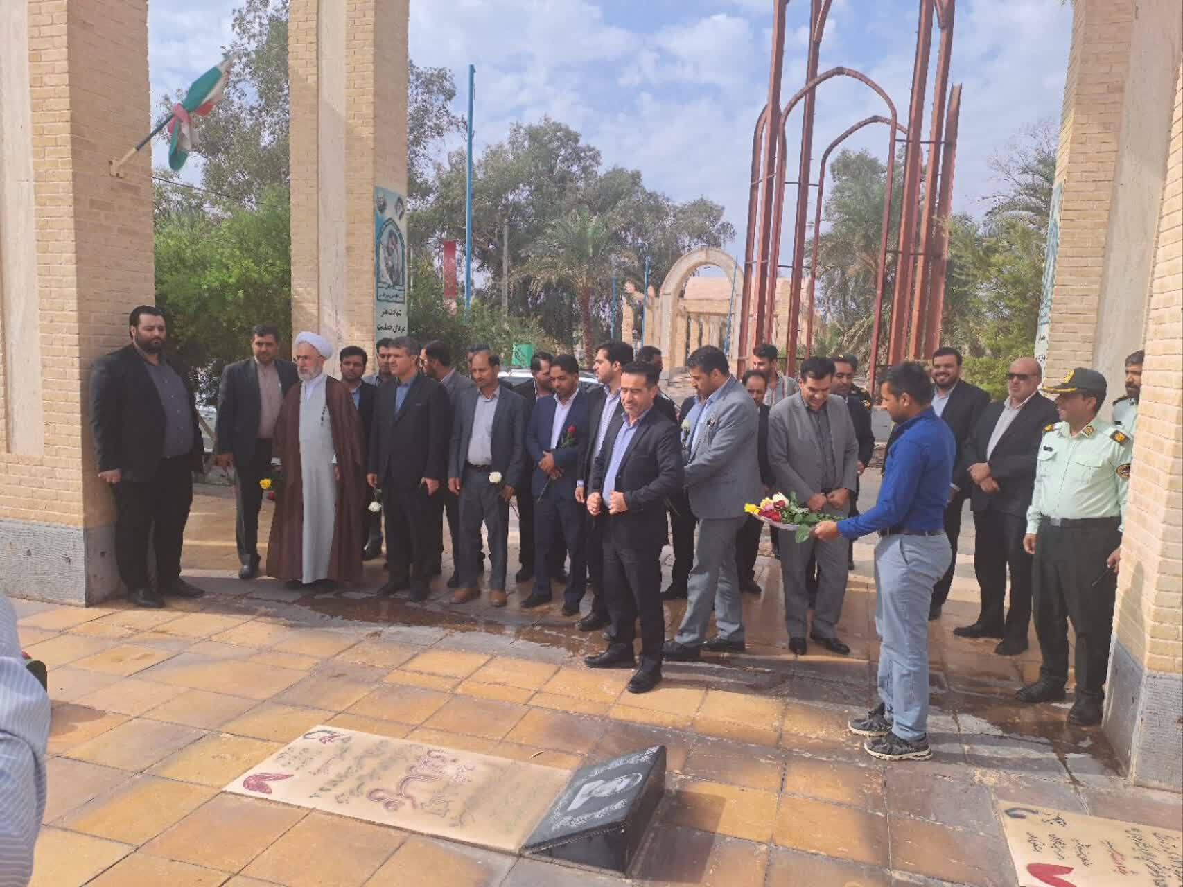 دادستان کل کشور از کارخانههای خودروسازی شهرستان بم بازدید کرد دادستان کل کشور از کارخانههای خودروسازی شهرستان بم بازدید کرد