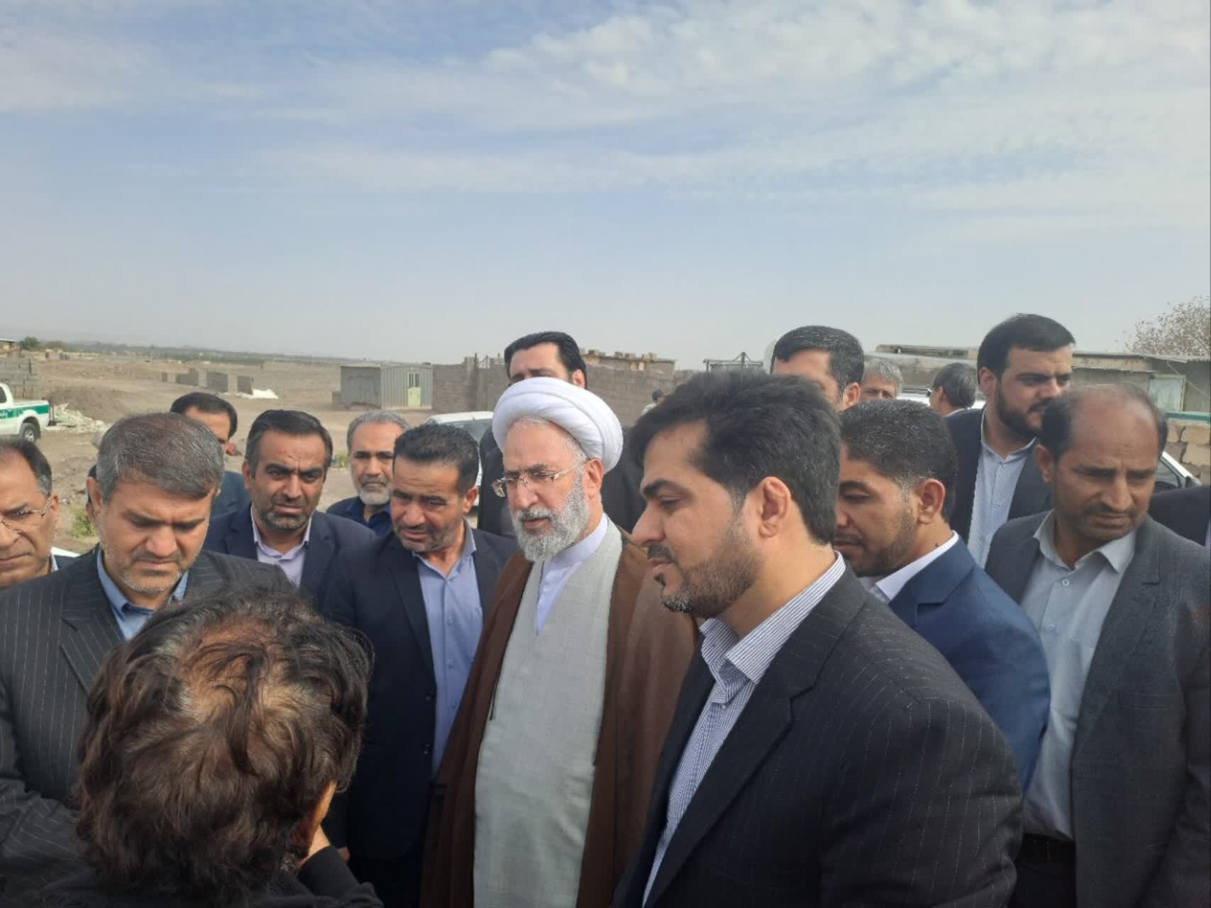 دادستان کل کشور از کارخانههای خودروسازی شهرستان بم بازدید کرد دادستان کل کشور از کارخانههای خودروسازی شهرستان بم بازدید کرد