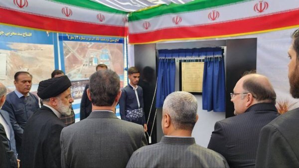 آیتالله رئیسی: ۱۳ آبان یکی از مصادیق استکبارستیزی مردم ایران است/ افتتاح فرودگاه شهدای سقز با فرود هواپیمای رئیس جمهور آیتالله رئیسی: ۱۳ آبان یکی از مصادیق استکبارستیزی مردم ایران است/ افتتاح فرودگاه شهدای سقز با فرود هواپیمای رئیس جمهور