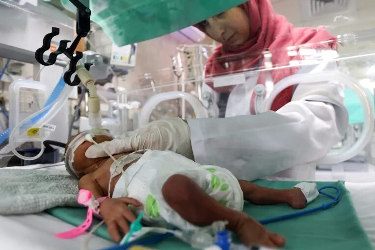 بار سنگین یک ماه جنگ رژیم صهیونیستی بر شانه‌های نوزادان و کودکان غزه