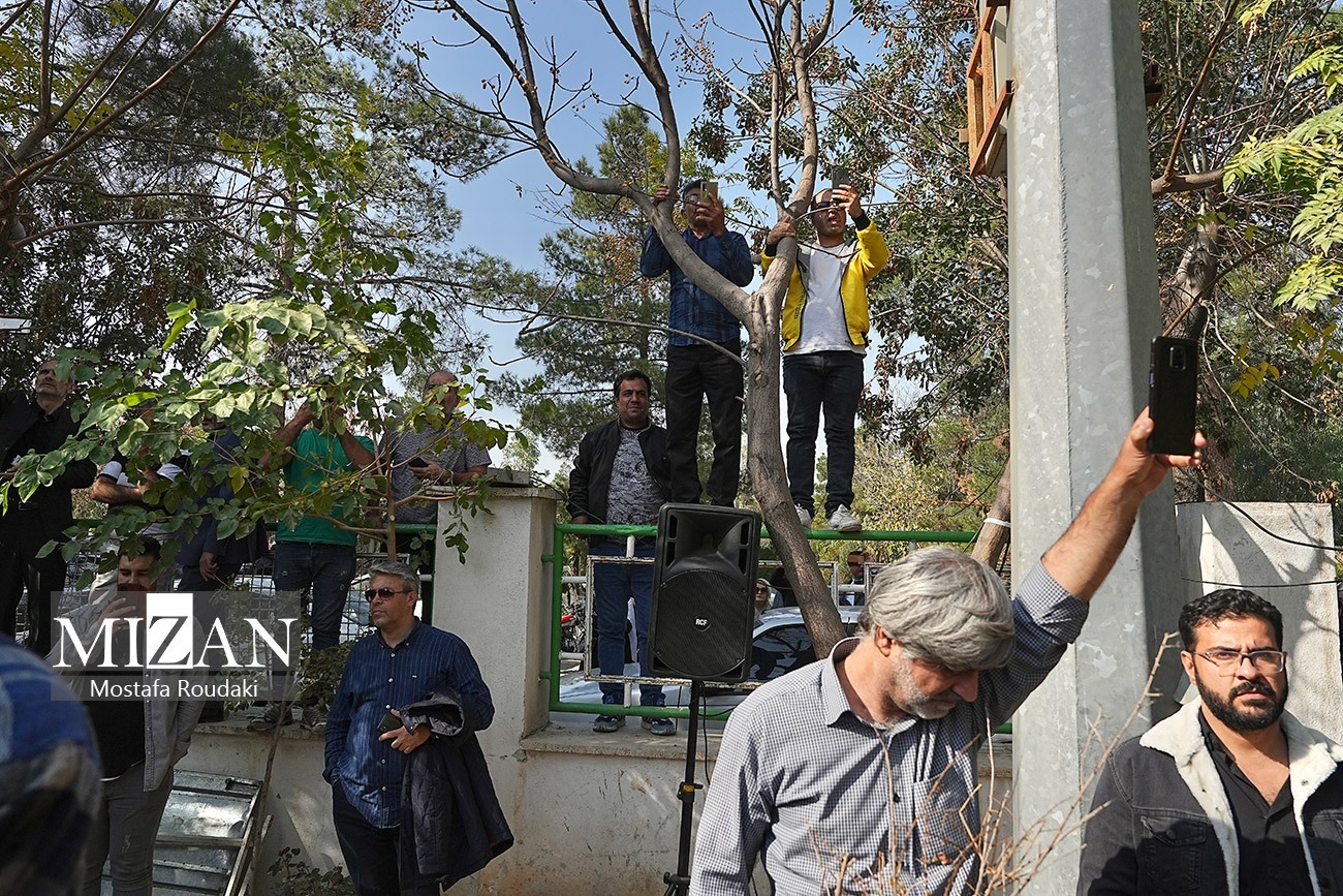 هنرمندان و دوستداران موسیقی گلپا را تا خانه ابدی بدرقه کردند/ ارادت اکبر گلپا به مولا علی(ع)