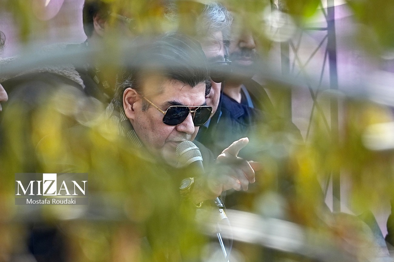 هنرمندان و دوستداران موسیقی گلپا را تا خانه ابدی بدرقه کردند/ ارادت اکبر گلپا به مولا علی(ع)