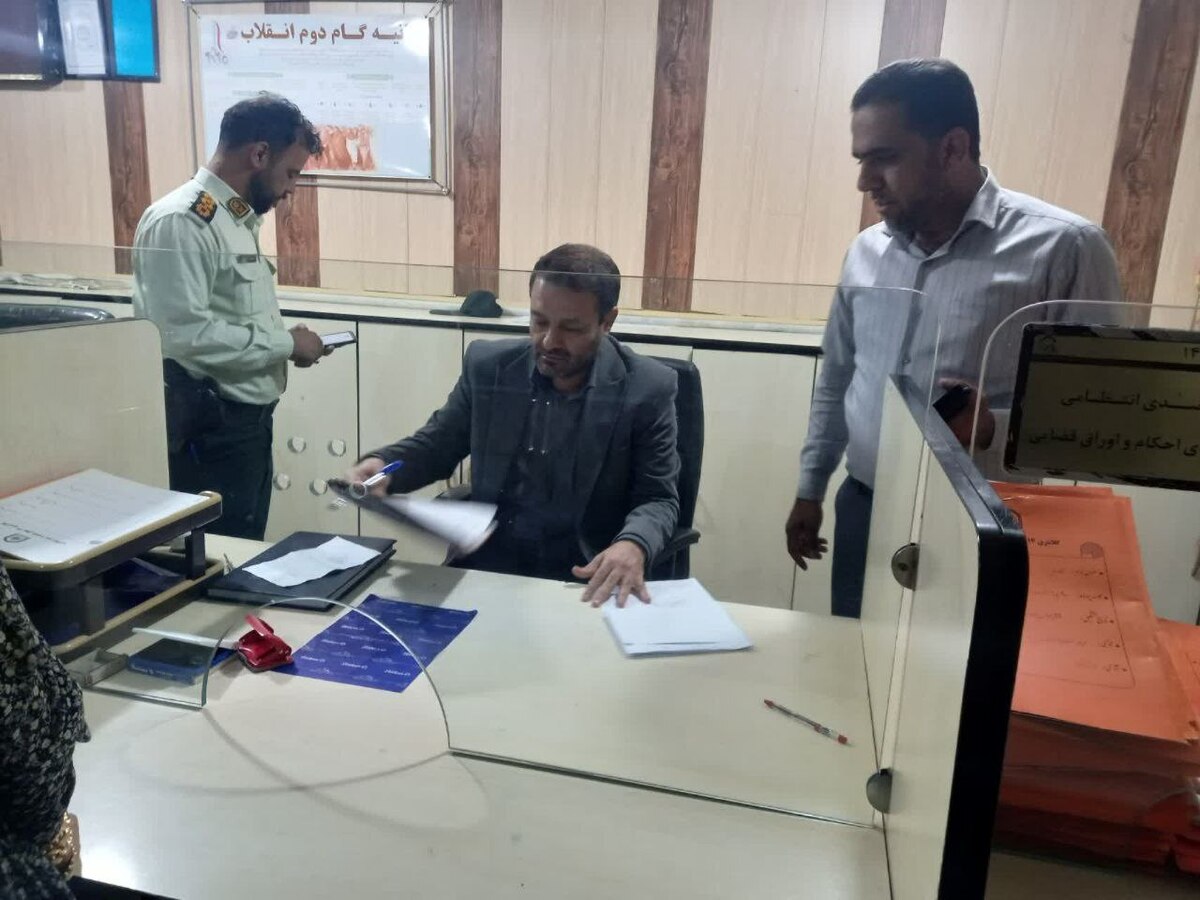 دادستان مرکز استان هرمزگان: پلیس و دستگاه قضایی برای ایجاد امنیت در جامعه تلاش میکنند دادستان مرکز استان هرمزگان: پلیس و دستگاه قضایی برای ایجاد امنیت در جامعه تلاش میکنند
